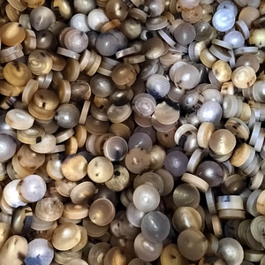 Boutons en corne de buffle rustiques écologiques faits à la main pour vêtements vintage et artisanat naturel - Product Image 3