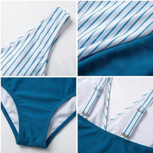 Ensemble de yoga 2 pièces imprimé papillon bleu avec finition dorée, body à col en V profond et jupe portefeuille longueur genou - Product Image 4