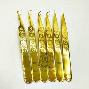 Pinzas para pestañas y cejas con agarre curvo de 90 grados personalizables Diseño de corazón chapado en oro Acero inoxidable para uso de volumen - Product Image 5