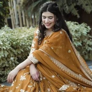Robe Anarkali Salwar Kameez Traditionnelle Indienne et Pakistanaise Tendance pour Femme – Mariage, Hiver, Été – Soie Satinée Japonaise Moutarde - Product Image 2