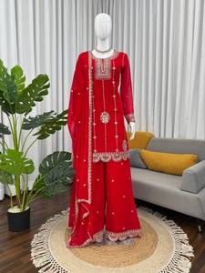 ชุดสัลวาร์ คามีซปักลายสีแดงสไตล์วินเทจสำหรับผู้หญิง ชุดอินเดีย-ปากีสถาน พร้อมผ้าคลุมไหล่ สำหรับงานแต่งงานและงานปาร์ตี้ - Product Image 1