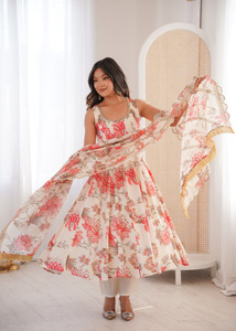 Vestido Maxi Artesanal de Muselina con Estampado Floral, Corte Kali, Voluminoso, con Velo de Organza Bordado y Parte Inferior Coordinada para Mujer - Product Image 3