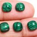 มาลาไคต์สีเขียวธรรมชาติทรงคุชชั่นเจียระไนแบบคาโบชอง สำหรับทำเครื่องประดับ คุณภาพสูง รับรองโดยบุคคลที่สาม ขนาด 7 มม. - Product Image 3