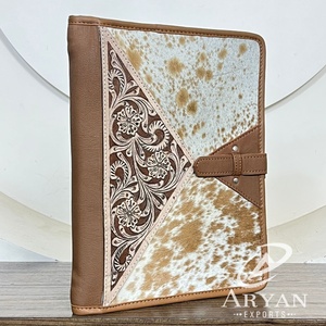 Porte-documents en cuir de vachette artisanal tendance Super Septembre, design floral, classeur professionnel haut de gamme pour documents - Product Image 1