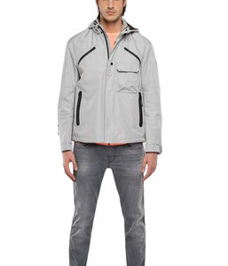 Chaqueta Cargo Techwear para Hombre – Diseño Funcional con Múltiples Bolsillos y Estilo Urbano con Logotipo Personalizado - Product Image 1