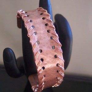 Bracelet en cuivre de luxe avec cristaux, accessoire de mode tendance - Product Image 6