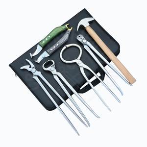 Kit de Herramientas de Primera Calidad para el Cuidado de Pezuñas de Herrador: Alicates para Afilar Pezuñas, Herramienta Curva para Clavos, Probador de Pezuñas, Extractor de Clavos de Alta Resistencia, Martillo para Herraduras - Product Image 1