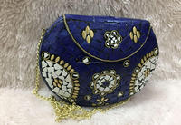 Sac à main en cuir perlé pour femme, style classique, idéal pour les créations artisanales et les occasions spéciales (examen, remise de diplôme), modèle disponible au meilleur prix, fabrication indienne.