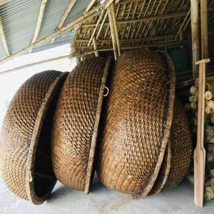 Coracle de Bambú Tradicional Vietnamita de 2 m con Remo y Asiento Integrado - Bote Redondo de Bambú para Pesca, Viajes y Decoración del Hogar - Product Image 1