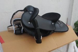 Selle de cheval légère Rider's Trust, synthétique, confortable, avec siège souple, étriers réglables, selle d'équitation durable - Product Image 6