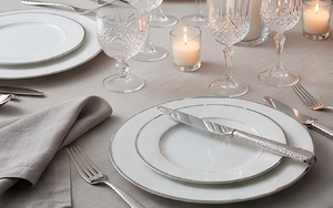 Juego de cubiertos modernos de acero inoxidable con acabado martillado y mango pulido a espejo, resistente al deslustre, para bodas, cenas y hoteles. - Product Image 2
