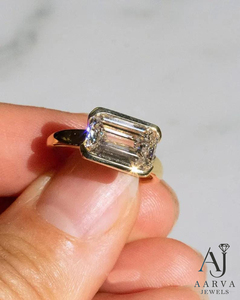 Anillo de Oro Amarillo de 14K con Moissanita Corte Esmeralda, Engaste de Bisel, Joyería Nupcial de Compromiso y Boda para Mujer - Product Image 2