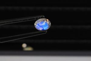 Impresionante piedra preciosa de piedra lunar arcoíris - Gemas de piedra lunar arcoíris de forma ovalada de 7x5 mm - Piedra de fuego azul suelta, regalo para ella - Product Image 5