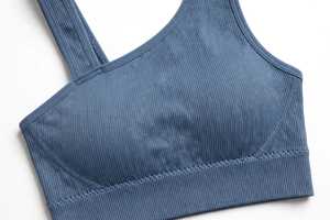 Conjunto de yoga de dos piezas para mujer: sujetador deportivo asimétrico de un solo hombro transpirable de elastano/nailon y leggings de cintura alta acanalados de color liso. - Product Image 6