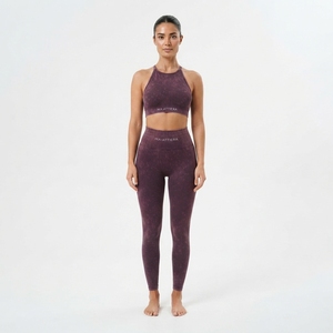 Conjunto Deportivo para Mujer Color Borgoña con Efecto Desgastado, Bra Deportivo y Leggings de Cintura Alta para Yoga, Gimnasio, Fitness y Ejercicio - Product Image 3