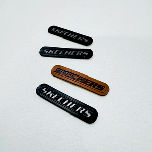 Parches de goma ecológicos personalizados, etiquetas con logotipo en relieve duradero para prendas, bolsos, zapatos, fabricante OEM de Vietnam - Product Image 2