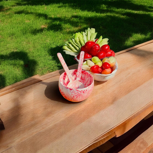 Bol en résine marbrée rose avec cuillères assorties, fait main et compatible lave-vaisselle, design classique pour servir des céréales, utilisation à la maison et pour les fêtes - Product Image 5
