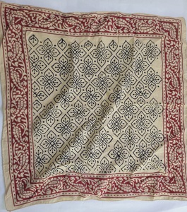 Pañuelo Cuadrado de Algodón Orgánico con Estampado Artesanal, Diseño Floral Indio, Hecho a Mano, Regalo para Mujer, Primavera Verano - Product Image 1