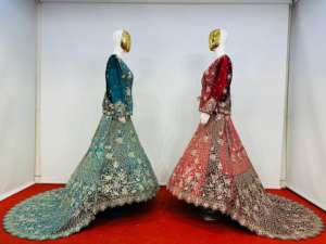 Lehenga Majestic Velvet Trail con Estilo Cortado a la Cintura y Trabajo Completo de Jarkan, Ropa de Diseñador en Tendencia 2025 en 5 Colores - Product Image 5