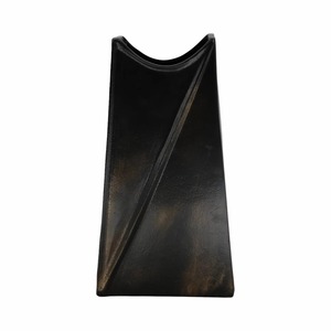 Vase de table minimaliste en métal Arc Bloom, finition noire mate, fait main, hauteur 23,5 cm - Product Image 6