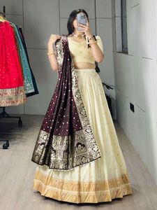 Conjunto de Lehenga Choli de Seda Paithani con Borde Tejido Zari y Dupatta de Satén, Largo hasta el Suelo, Traje Tradicional Indio para Bodas, para Mujer, Todas las Temporadas - Product Image 4
