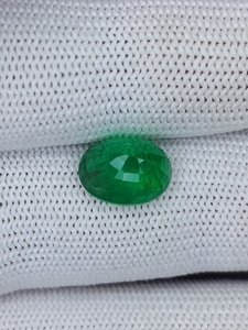 Esmeralda Natural de Zambia |   Piedra Suelta de Esmeralda Verde |   Gema Preciosa de Alta Calidad para Joyería, 4.38 Quilates - Product Image 3