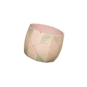 铝制餐巾架环，带粉色粉末涂层，表面处理圆形独特设计，用于组织