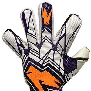 Guantes de portero de calidad con una fuerte superficie en la palma para un agarre consistente durante el entrenamiento y los partidos. Guantes de portero. - Product Image 6