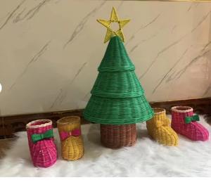 Ornement de Noël en rotin rustique en forme de botte de Père Noël, fait main, en osier, pour sapin de Noël et fête, Kingcraftviet - Product Image 1