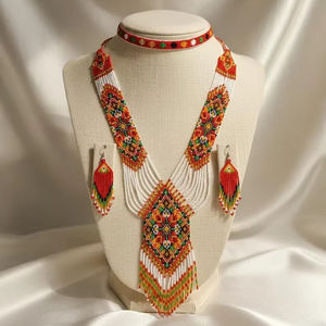 Collier et boucles d'oreilles bohèmes faits à la main avec perles de rocaille : Ensemble de bijoux bohèmes américains, avec boucles d'oreilles POUR FÊTE, MARIAGE - Product Image 1