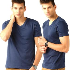 T-shirts streetwear à col en V en tissu doux pour hommes, très demandés, avec logo personnalisé, t-shirts de haute qualité - Product Image 1