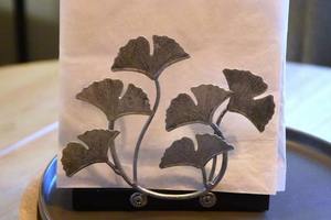 Porte-serviettes KRAFT WORLD finition brillante avec base en bois, style classique moderne, durable et éco-responsable pour la mise en place d'un buffet - Product Image 5