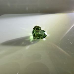 Diamante cultivado en laboratorio de 1.3 quilates, color verde intenso, forma de corazón, VS1, certificado por IGI, piedra central suelta para joyería personalizada. - Product Image 3
