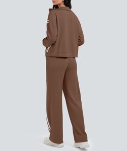 Conjunto deportivo de 2 piezas para mujer, color marrón, con cremallera, cuello vuelto, chaqueta a rayas y pantalones largos - Product Image 2