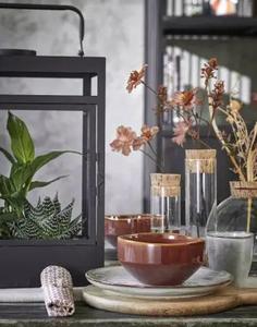 Planche à découper ronde en bois d'acacia avec trou de suspension, surface lisse et adaptée aux couteaux, durable et élégante, pour la cuisine et le service - Product Image 4