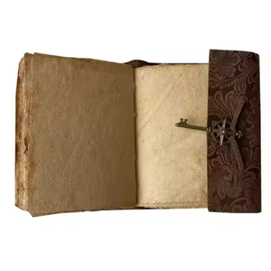 Diario de Cuero Genuino con Cierre de Llave, Tapa Dura, Estilo Vintage, con Papel Deckle Hecho a Mano, Diseño Floral Religioso Clásico en Relieve - Product Image 6
