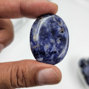 Última mejor calidad hecha a mano Feng Shui amor curación óvalos planos sodalita cristal Natural cuarzo pulido piedra preciosa tallada - Product Image 3