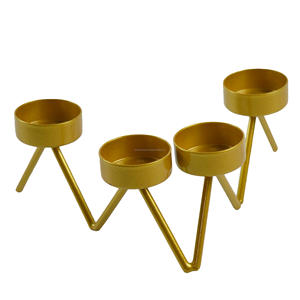 Porte-bougie à quatre bras en métal frais, Design de finition peint à la mode, Design de dîner et de mariage - Product Image 1