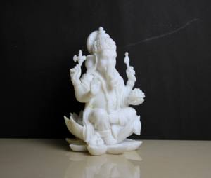 รูปปั้นพระพิฆเนศสีขาวทำจากเรซิ่น งานแฮนด์เมด ดีไซน์แบบดั้งเดิม ของตกแต่งบ้านสำหรับวางบนโต๊ะ ของขวัญวันดิวาลี - Product Image 2