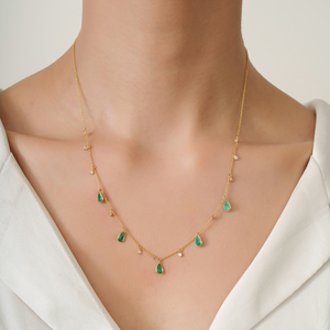 Collar de Cadena Minimalista con Dijes de Esmeralda en Forma de Pera y Diamantes de Corte Redondo, Diseño Hecho a Mano, en Oro Amarillo Sólido de 14K - Product Image 2