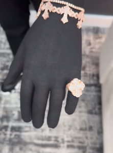 ชุดกำไลข้อมือและแหวนรูปดอกไม้ประดับคริสตัลสีโรสโกลด์ พร้อมจี้รูปกางเขน ดีไซน์ฮิปฮอป สำหรับผู้หญิงและผู้ชาย เป็นของขวัญ - Product Image 4