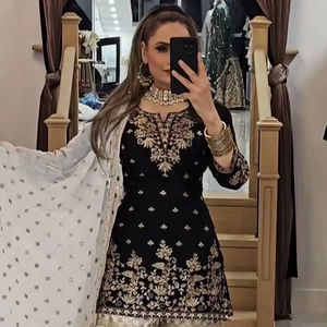 Traje de Fiesta Premium Fox Georgette con Conjunto de Dupatta con Bordados Elaborados - Product Image 1