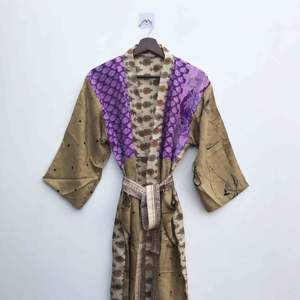 El Mejor Kimono de Seda Vintage Hecho a Mano para Mujer, Estilo Patchwork Boho, Ropa de Salón y Playa, Precio al por Mayor - Product Image 1
