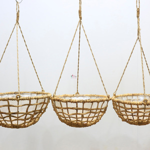Paniers suspendus en jacinthe d'eau, ronds, faits à la main, en fibres naturelles, supports pour plantes pour une utilisation intérieure et extérieure - Product Image 1