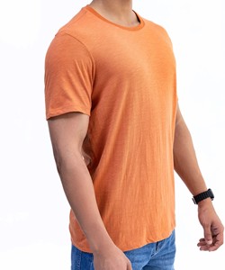 เสื้อยืดผู้ชาย Stonefield Manufacturing ขายส่ง สีส้มแบบกำหนดเอง สวมใส่สบาย น้ำหนักเบา ผ้าฝ้าย 100% คอกลม แขนสั้น - Product Image 3