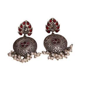 Elegantes Pendientes Étnicos Antiguos de Plata Oxidada y Latón con Diseño de Pavo Real y Piedras Rojas, Ideales para Regalo de Aniversario - Product Image 1