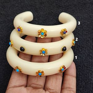 กำไลข้อมือเรซิ่นทำมือ น้ำหนักเบา แฟชั่นเครื่องประดับข้อมือสำหรับผู้หญิง สวมใส่ได้ทุกวัน ของขวัญสำหรับงานปาร์ตี้ ของที่ระลึก ของชำร่วย - Product Image 1