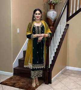 Conjunto de Top de Terciopelo con Bordado de Lentejuelas y Encaje Moti, Pantalones Plazzo de Terciopelo y Dupatta de Georgette, Completamente Cosido, Tallas M, L, XL y XXL - Product Image 3