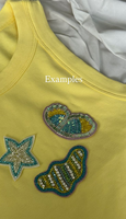 Top corto de algodón acanalado blanco personalizable con bordado de cuentas y parche de flor de orquídea amarilla para mujer, ropa de moda de verano.