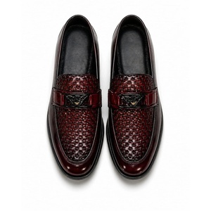 Zapatos de Hombre de Cuero Marrón con Punta en Pico y Logotipo Grabado a Mano de LEATHER STUDIO, Cierre Deslizante, Resistentes y Transpirables - Product Image 1